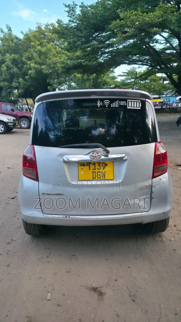 Toyota Ractis 2005 Silver