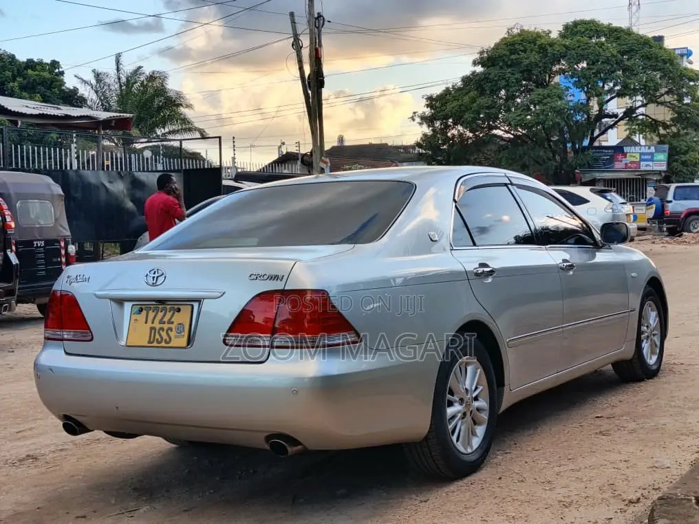 Toyota Crown 2004 Silver