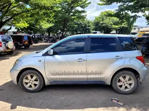 Toyota IST 2003 Silver