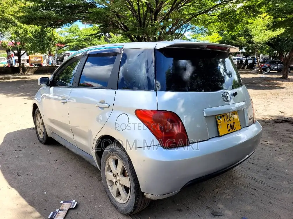 Toyota IST 2003 Silver