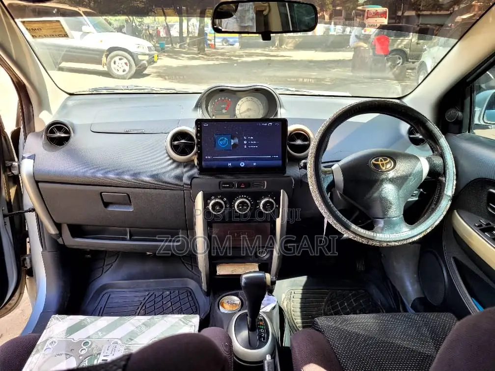 Toyota IST 2003 Silver