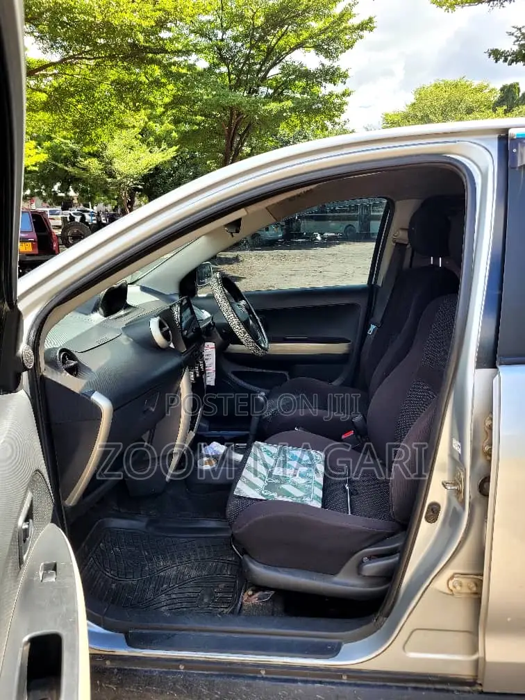 Toyota IST 2003 Silver