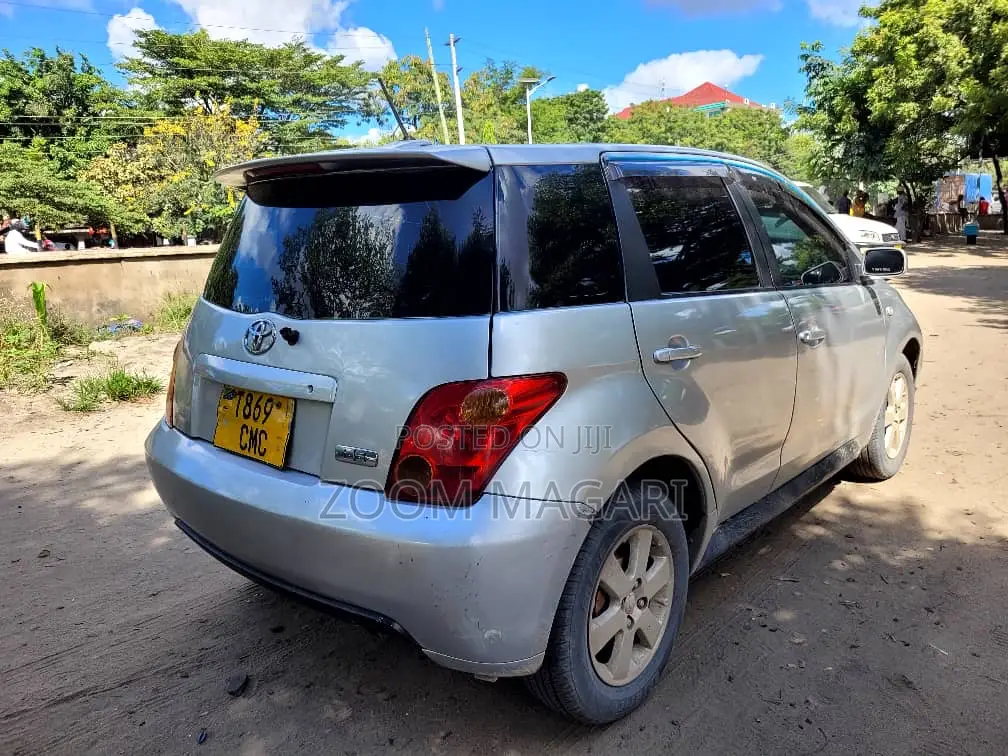 Toyota IST 2003 Silver