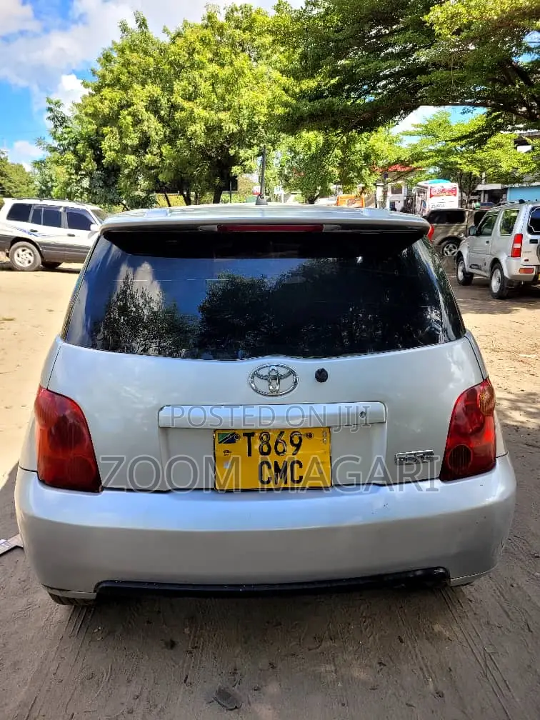 Toyota IST 2003 Silver