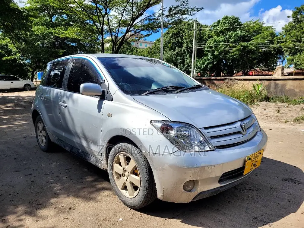 Toyota IST 2003 Silver