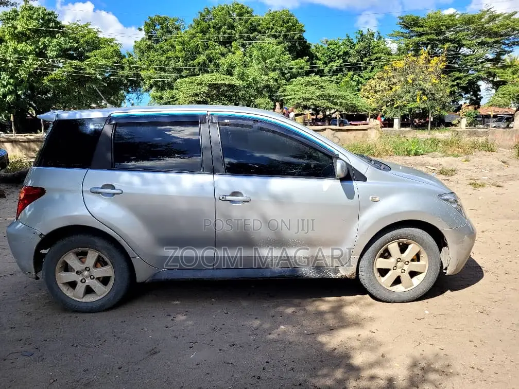 Toyota IST 2003 Silver
