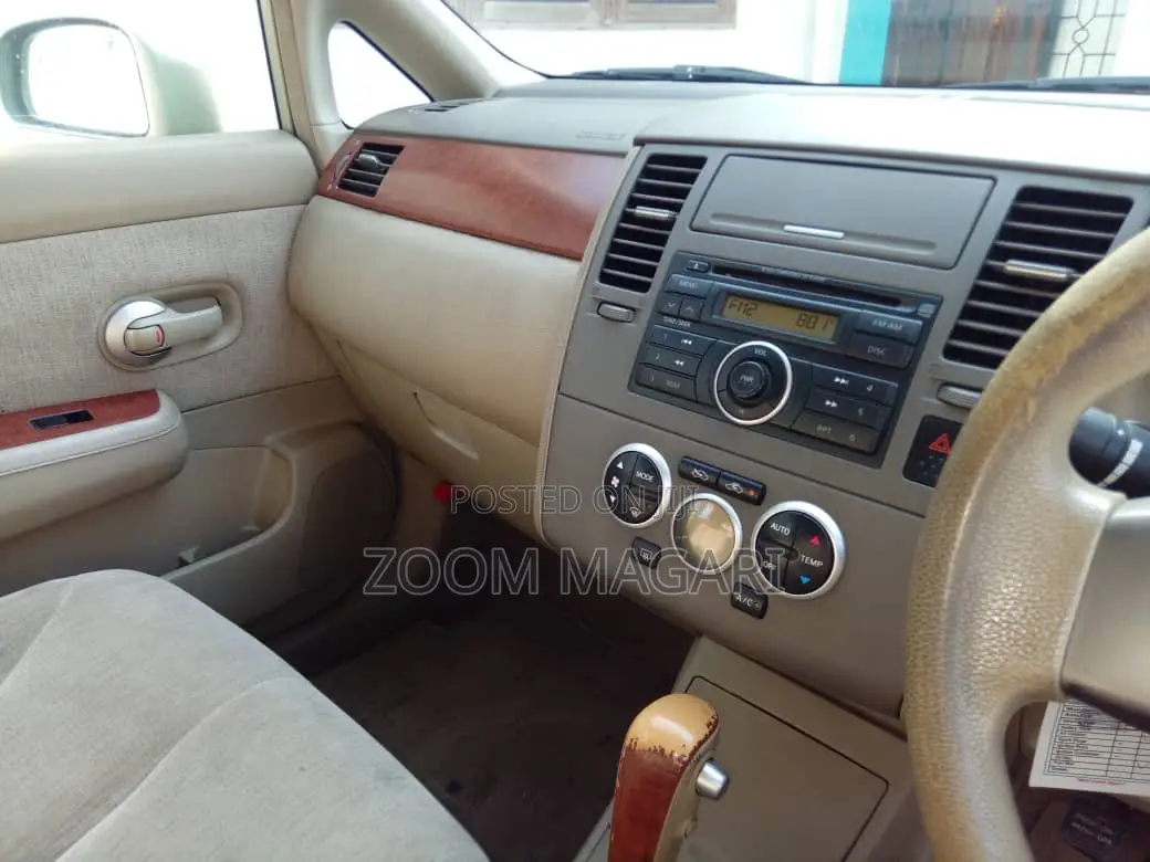Nissan Tiida 2005 Silver