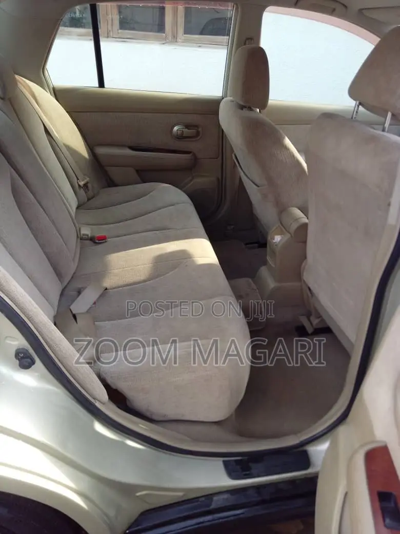 Nissan Tiida 2005 Silver