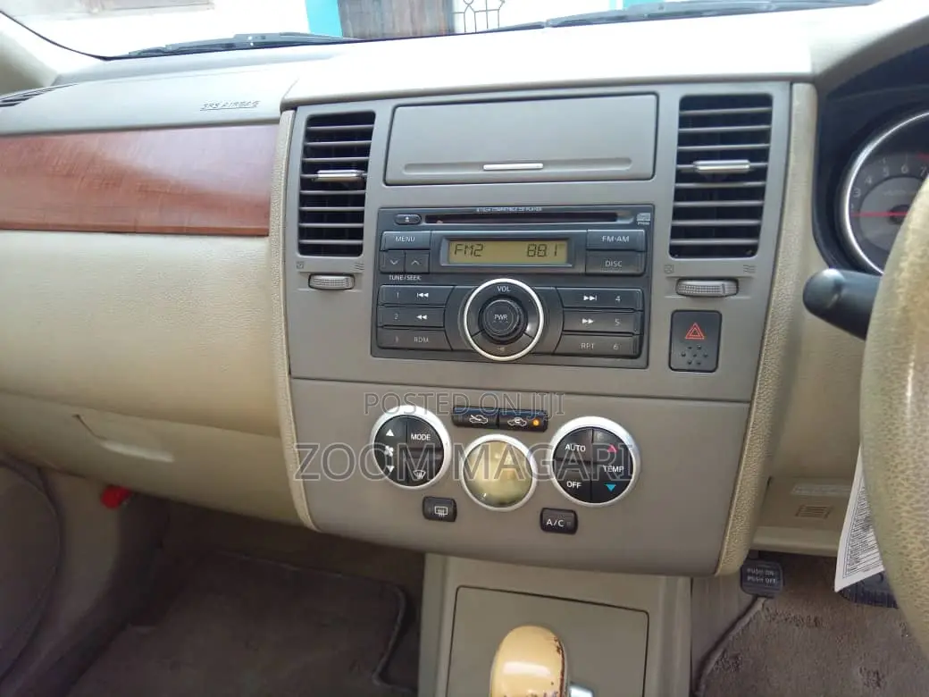 Nissan Tiida 2005 Silver