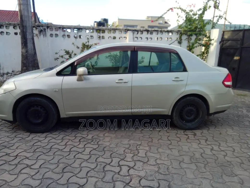 Nissan Tiida 2005 Silver