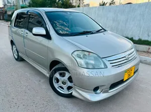 Toyota Raum 2005 Silver