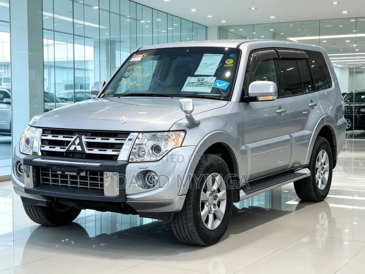 Mitsubishi Pajero 2011 Silver