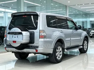 Mitsubishi Pajero 2011 Silver
