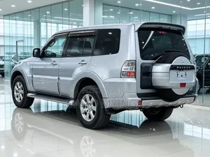 Mitsubishi Pajero 2011 Silver