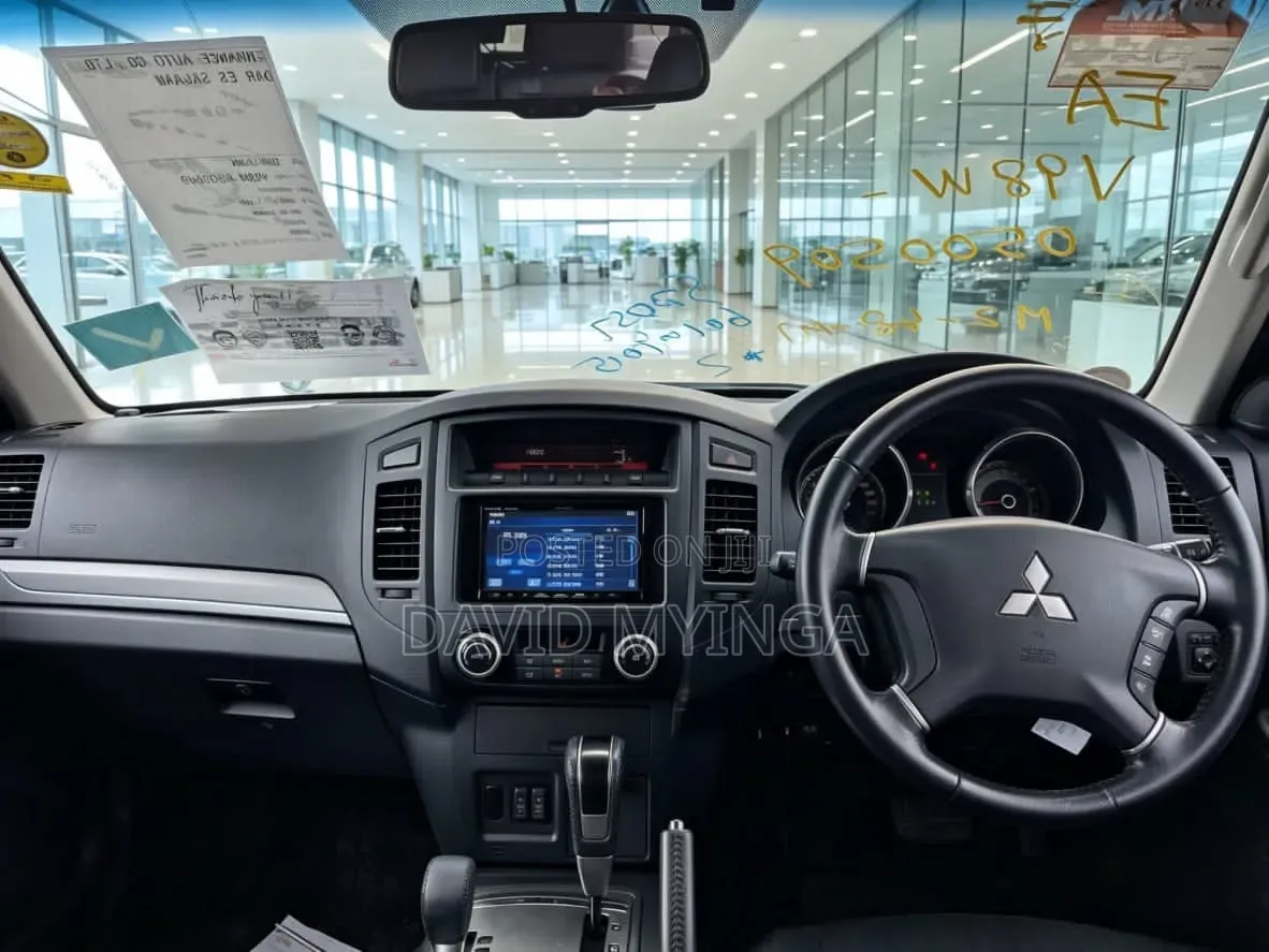 Mitsubishi Pajero 2011 Silver
