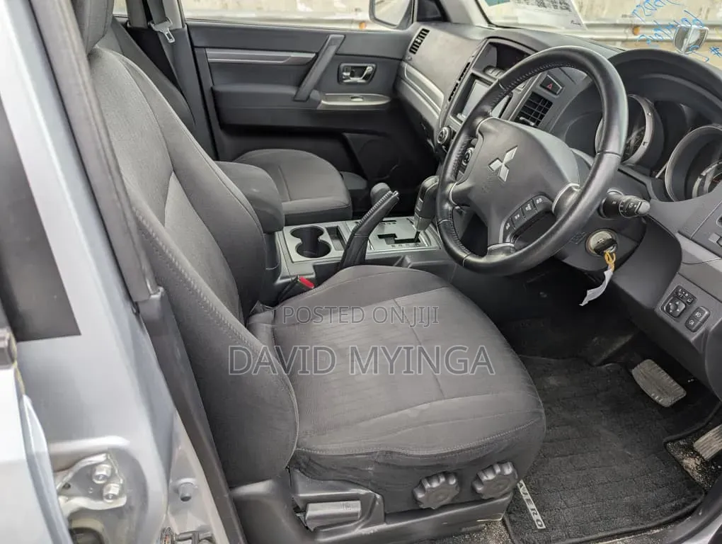 Mitsubishi Pajero 2011 Silver