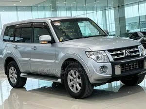 Mitsubishi Pajero 2011 Silver