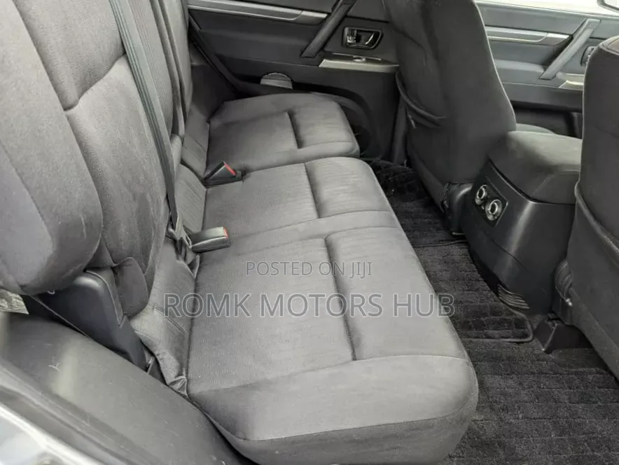 Mitsubishi Pajero 2011 Silver
