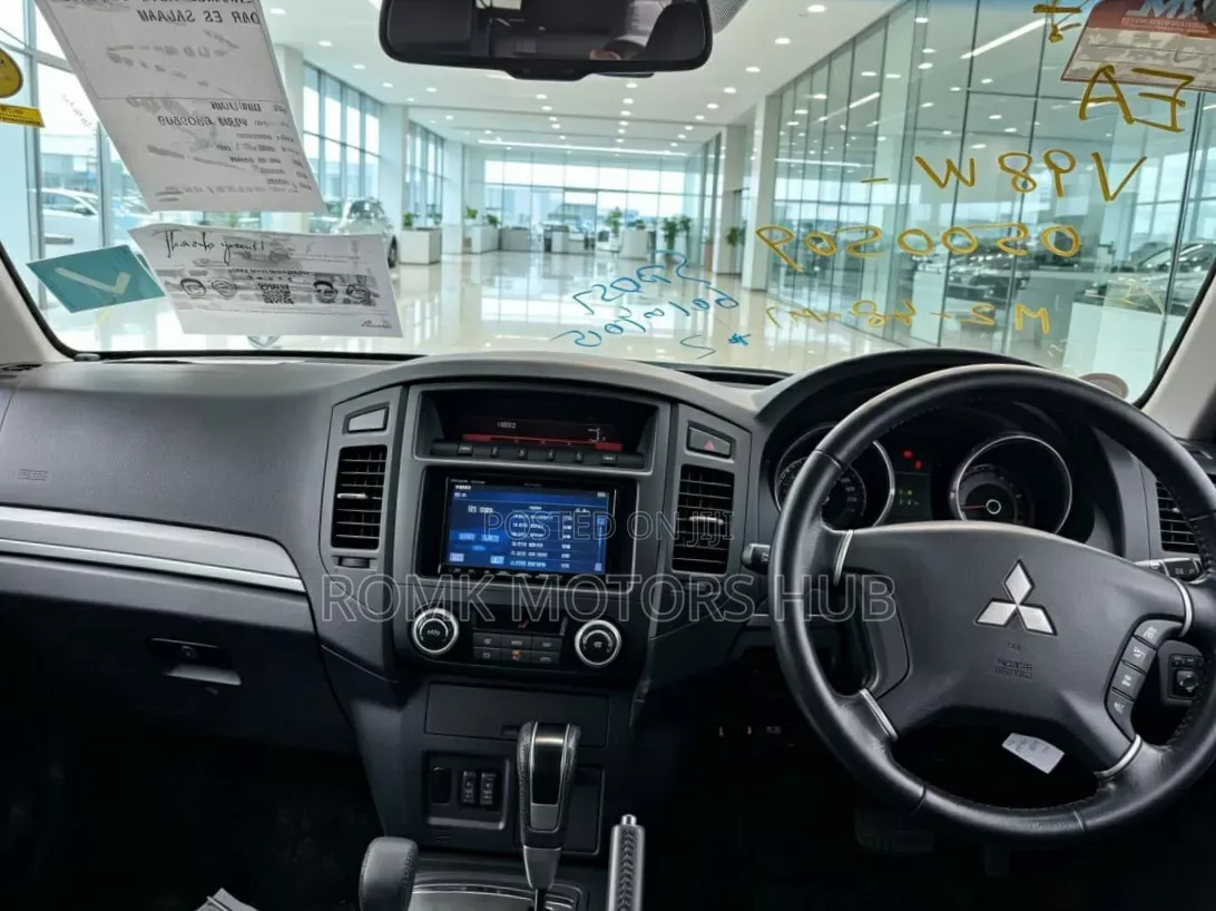 Mitsubishi Pajero 2011 Silver