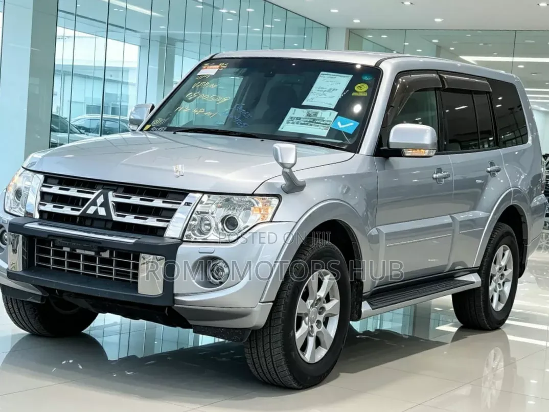 Mitsubishi Pajero 2011 Silver