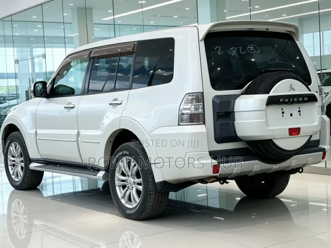 Mitsubishi Pajero 2012 White