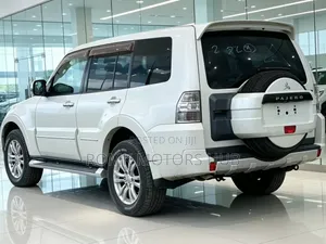 Mitsubishi Pajero 2012 White