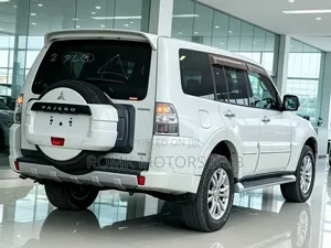 Mitsubishi Pajero 2012 White