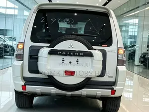 Mitsubishi Pajero 2012 White