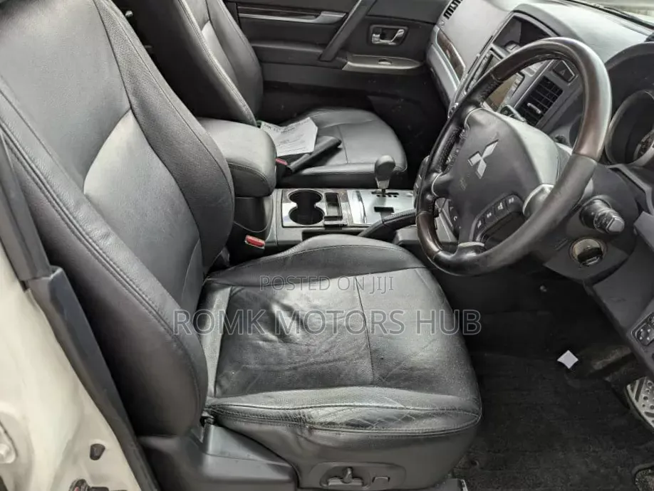 Mitsubishi Pajero 2012 White