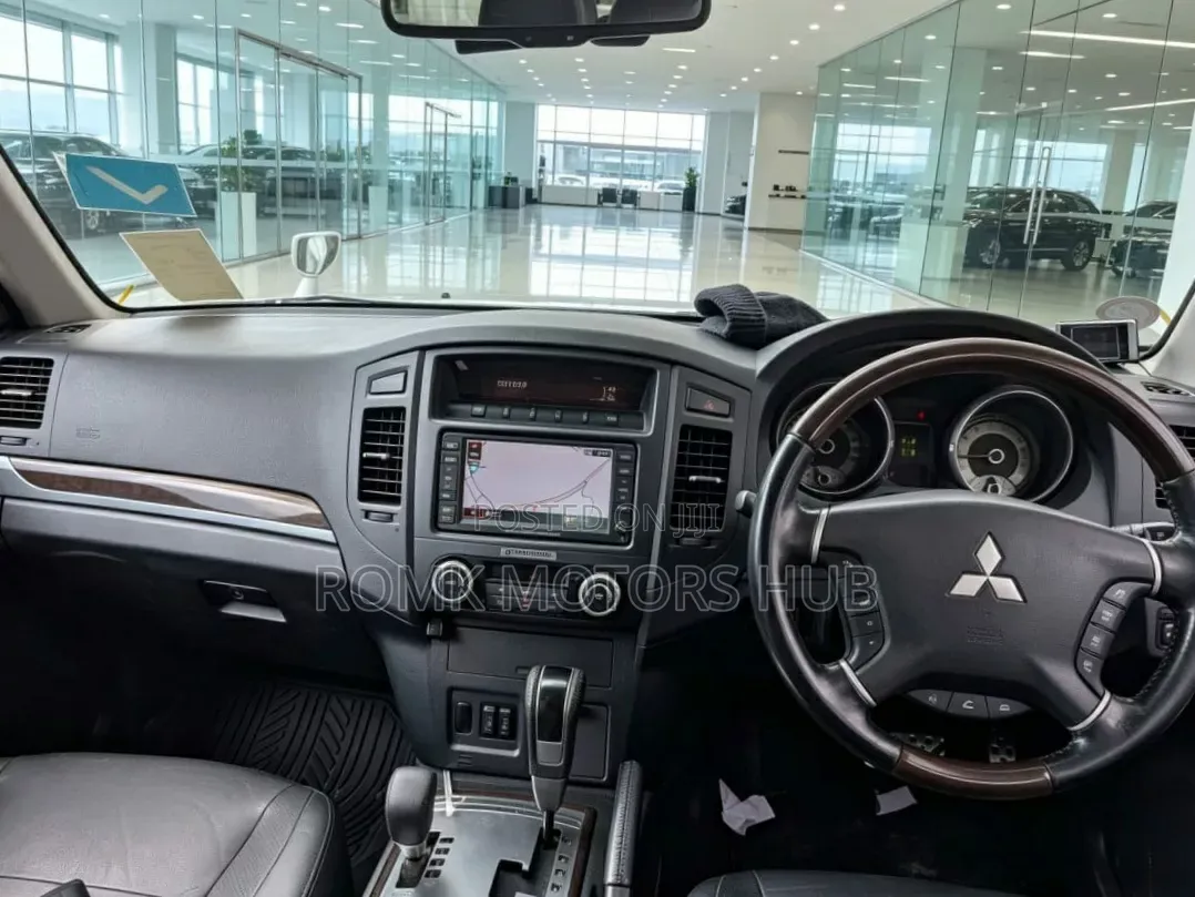 Mitsubishi Pajero 2012 White