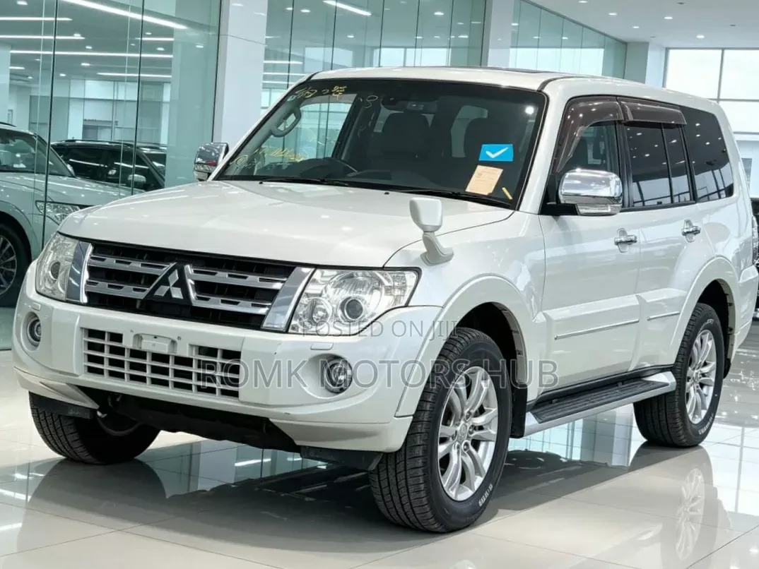 Mitsubishi Pajero 2012 White