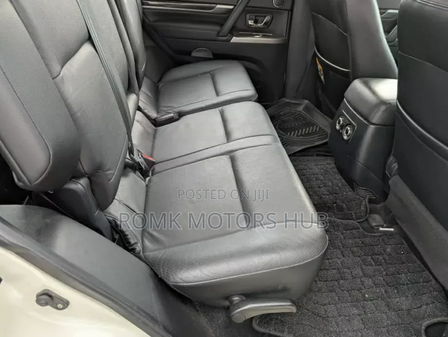 Mitsubishi Pajero 2012 White