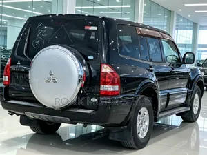 Mitsubishi Pajero 2004 Black