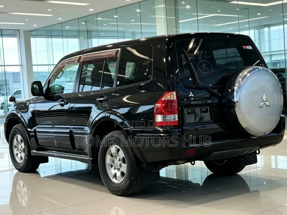 Mitsubishi Pajero 2004 Black