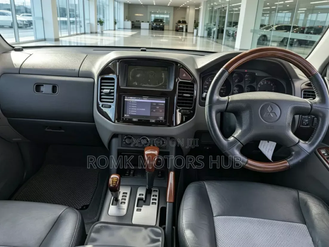 Mitsubishi Pajero 2004 Black