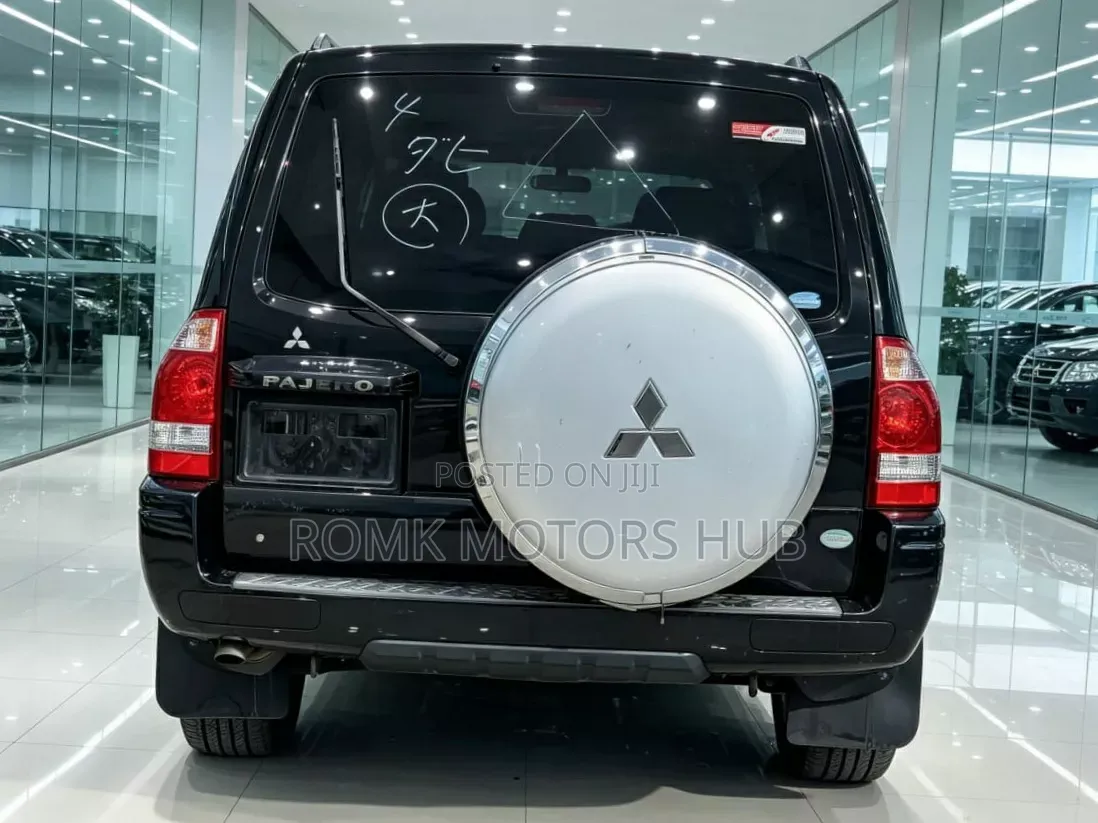 Mitsubishi Pajero 2004 Black