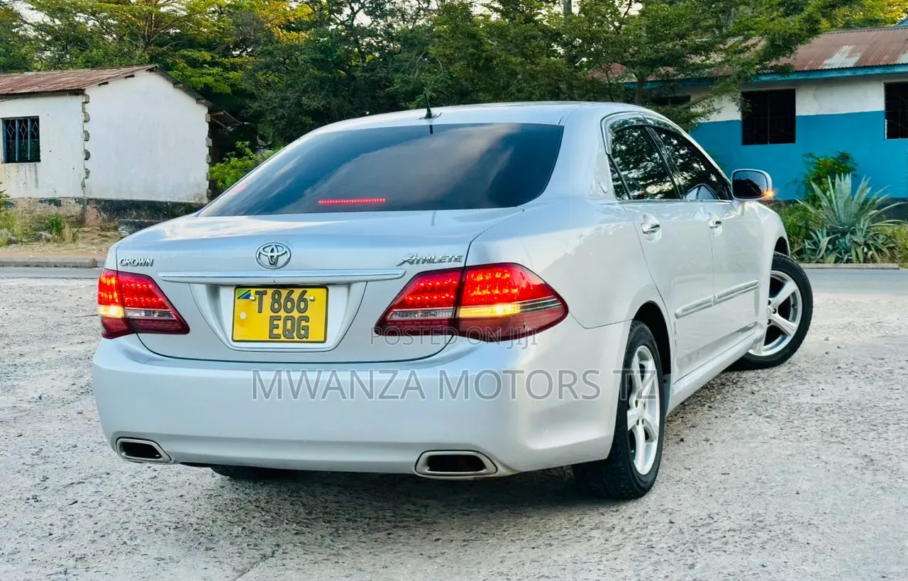 Toyota Crown 2009 Silver