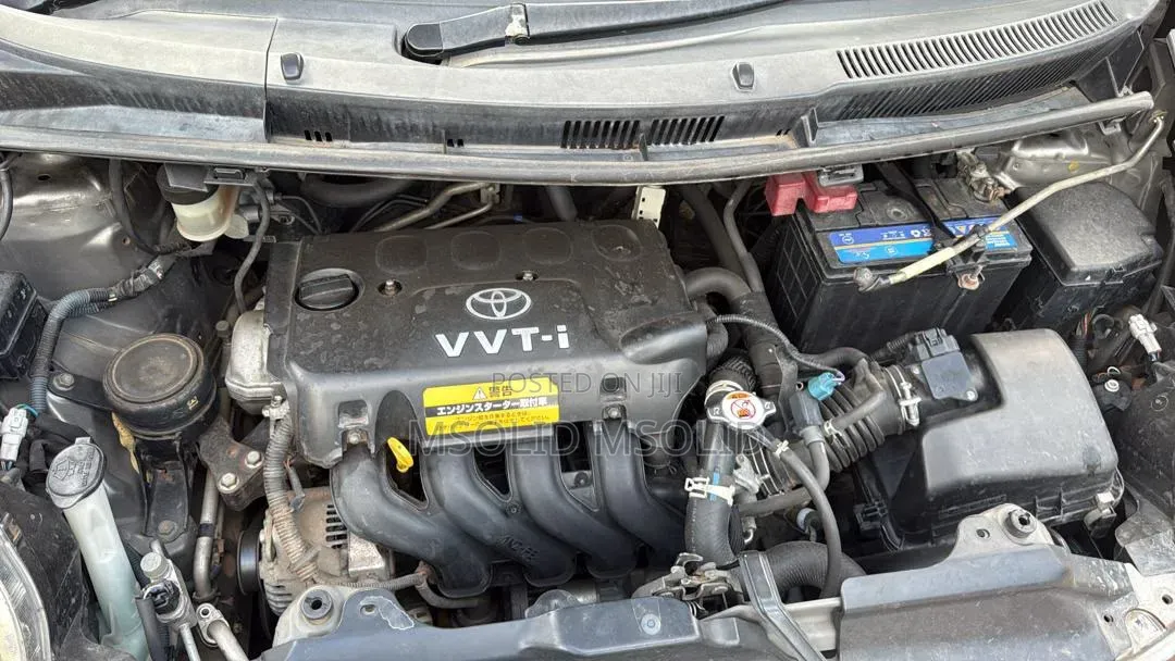 Toyota Ractis 2006 Gray