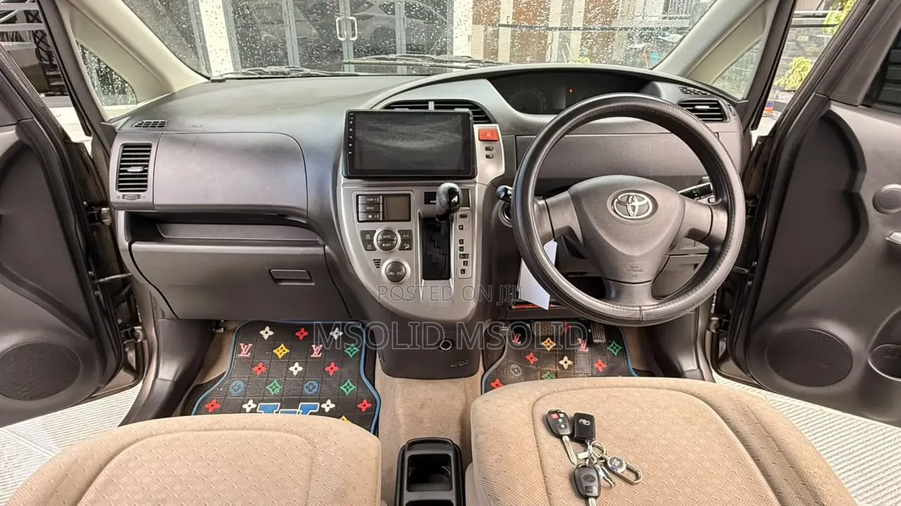 Toyota Ractis 2006 Gray