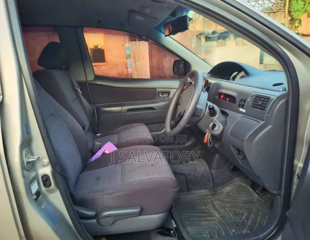 Toyota Raum 1.5 AWD 2002 Silver