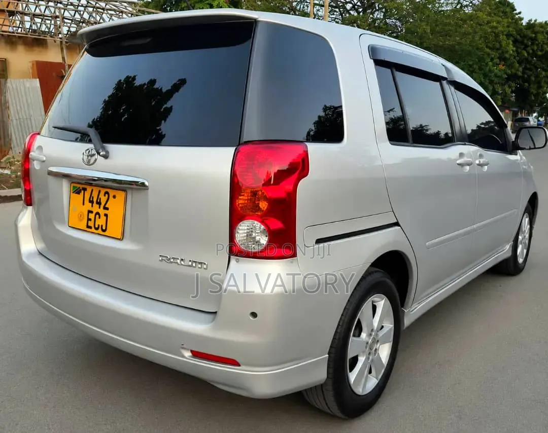 Toyota Raum 1.5 AWD 2002 Silver