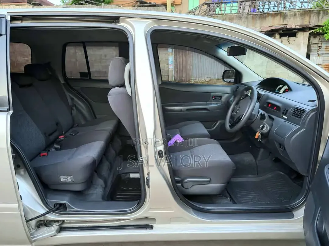 Toyota Raum 1.5 AWD 2002 Silver