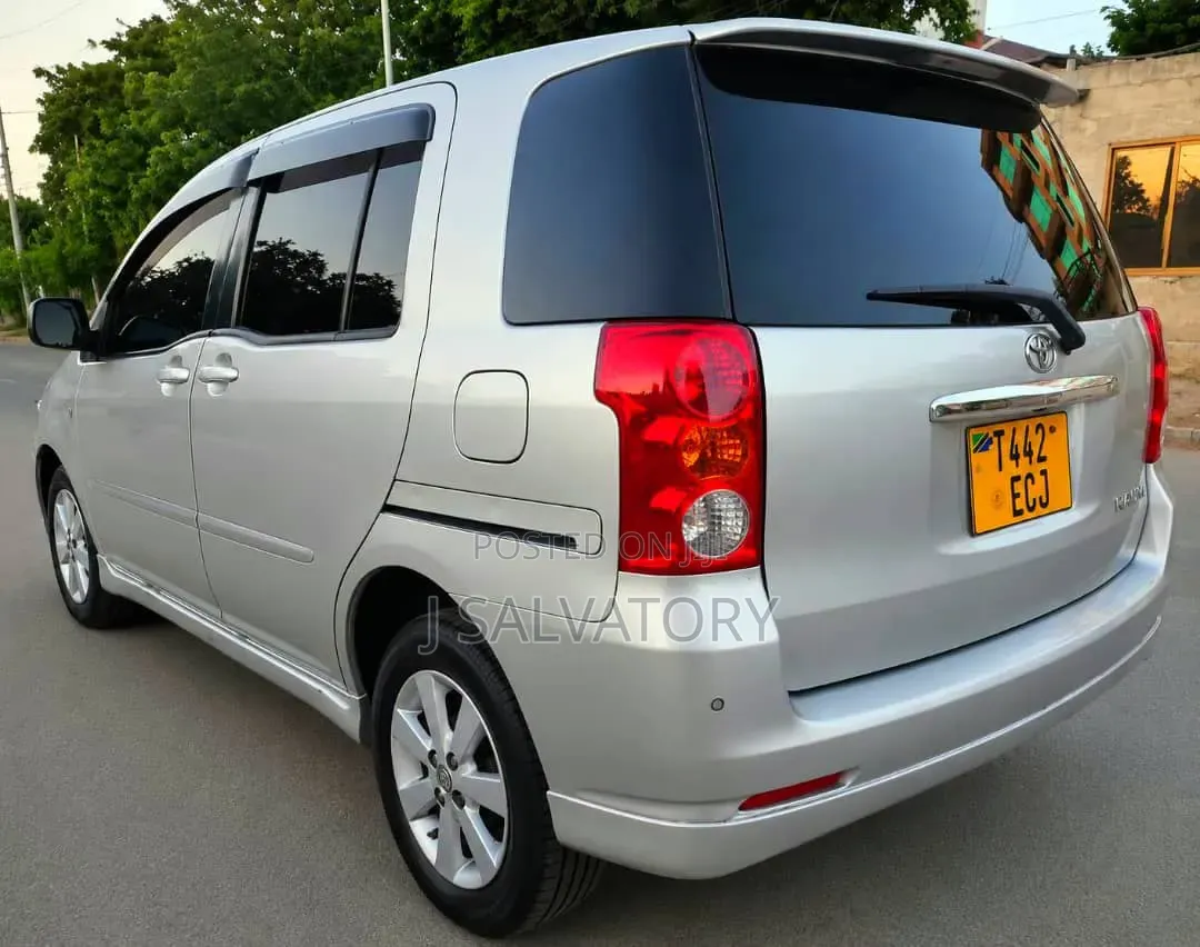 Toyota Raum 1.5 AWD 2002 Silver