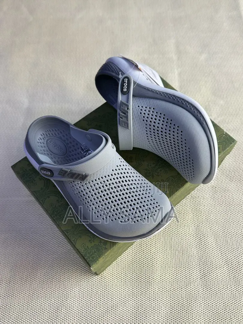Unisex Crocs Lite Material Rubber