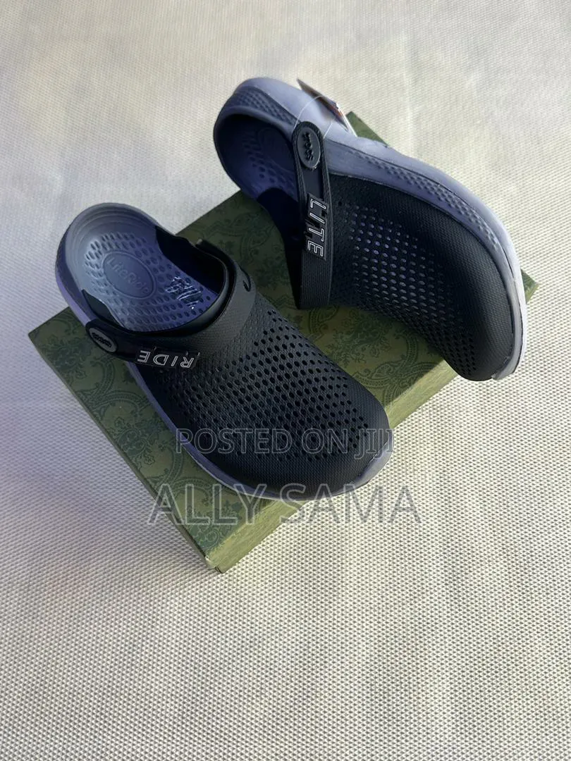 Unisex Crocs Lite Material Rubber