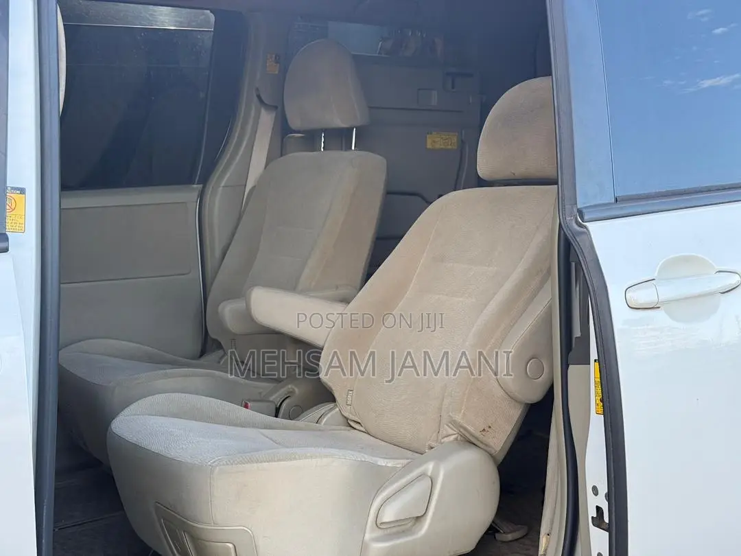 Toyota Noah 2010 White