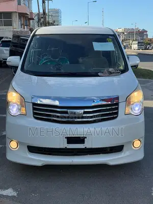 Toyota Noah 2010 White