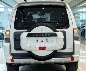 Mitsubishi Pajero 2012 White
