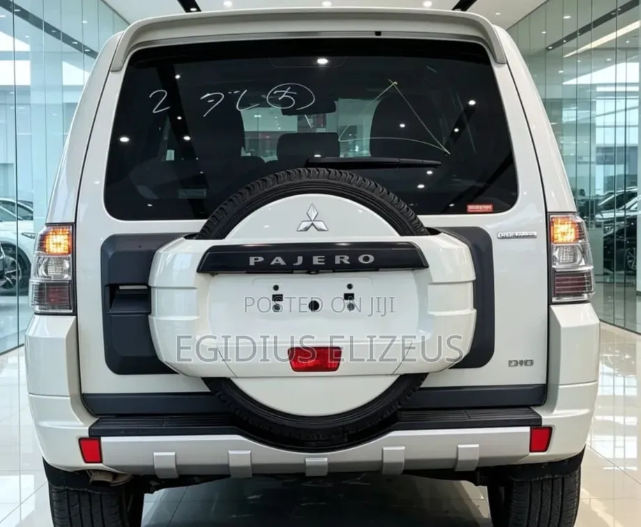 Mitsubishi Pajero 2012 White