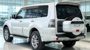 Mitsubishi Pajero 2012 White